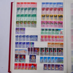 Lot de timbres de Suisse oblitérés en deux albums.