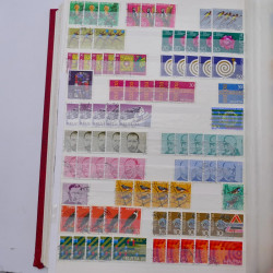 Lot de timbres de Suisse oblitérés en deux albums.