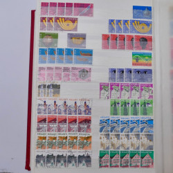 Lot de timbres de Suisse oblitérés en deux albums.