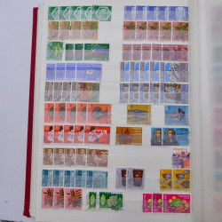 Lot de timbres de Suisse oblitérés en deux albums.