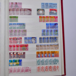 Lot de timbres de Suisse oblitérés en deux albums.