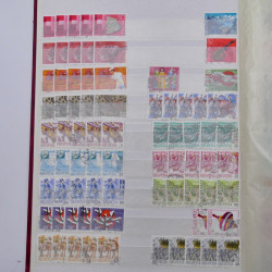 Lot de timbres de Suisse oblitérés en deux albums.