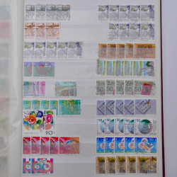 Lot de timbres de Suisse oblitérés en deux albums.