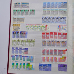 Lot de timbres de Suisse oblitérés en deux albums.