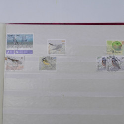 Lot de timbres de Suisse oblitérés en deux albums.