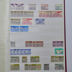 Lot de timbres de Suisse oblitérés en deux albums.