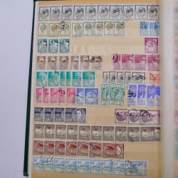 Lot de timbres de Grèce oblitérés en un album.