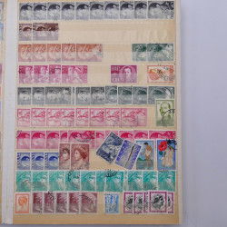 Lot de timbres de Grèce oblitérés en un album.