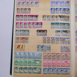 Lot de timbres de Grèce oblitérés en un album.