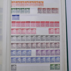 Lot de timbres de Suède oblitérés en un album.