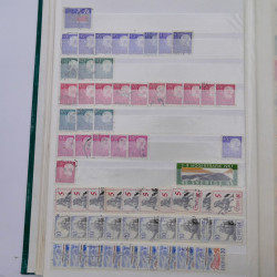 Lot de timbres de Suède oblitérés en un album.