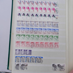 Lot de timbres de Suède oblitérés en un album.