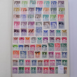 Lot de timbres de Tchécoslovaquie oblitérés en un album.