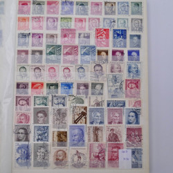 Lot de timbres de Tchécoslovaquie oblitérés en un album.