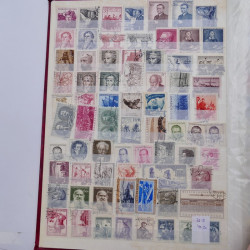 Lot de timbres de Tchécoslovaquie oblitérés en un album.