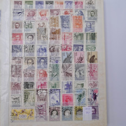 Lot de timbres de Tchécoslovaquie oblitérés en un album.