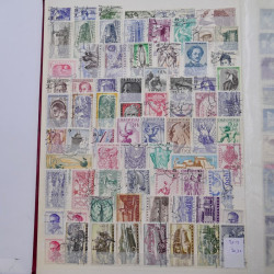Lot de timbres de Tchécoslovaquie oblitérés en un album.