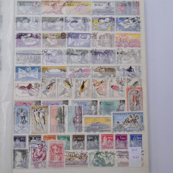 Lot de timbres de Tchécoslovaquie oblitérés en un album.