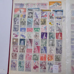 Lot de timbres de Tchécoslovaquie oblitérés en un album.