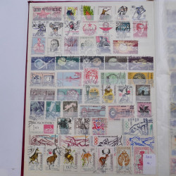 Lot de timbres de Tchécoslovaquie oblitérés en un album.