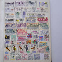Lot de timbres de Tchécoslovaquie oblitérés en un album.