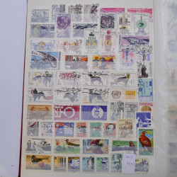 Lot de timbres de Tchécoslovaquie oblitérés en un album.