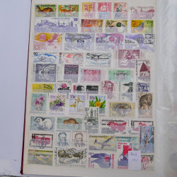 Lot de timbres de Tchécoslovaquie oblitérés en un album.