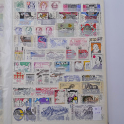 Lot de timbres de Tchécoslovaquie oblitérés en un album.