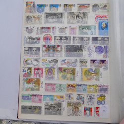 Lot de timbres de Tchécoslovaquie oblitérés en un album.