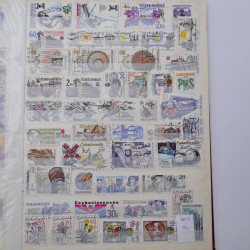 Lot de timbres de Tchécoslovaquie oblitérés en un album.