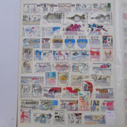 Lot de timbres de Tchécoslovaquie oblitérés en un album.