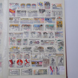 Lot de timbres de Tchécoslovaquie oblitérés en un album.