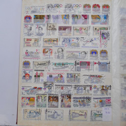 Lot de timbres de Tchécoslovaquie oblitérés en un album.