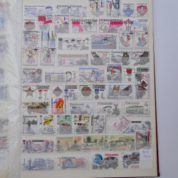 Lot de timbres de Tchécoslovaquie oblitérés en un album.