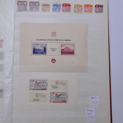 Lot de timbres de Tchécoslovaquie oblitérés en un album.