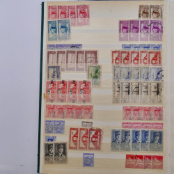 Lot de timbres d'Algérie - Madagascar oblitérés en un album.