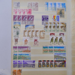 Lot de timbres d'Algérie - Madagascar oblitérés en un album.