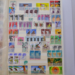 Lot de timbres d'Algérie - Madagascar oblitérés en un album.