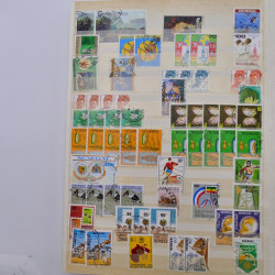 Lot de timbres d'Algérie - Madagascar oblitérés en un album.