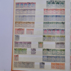 Lot de timbres de Pays-Bas oblitérés en un album.