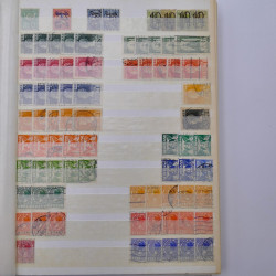 Lot de timbres de Pays-Bas oblitérés en un album.