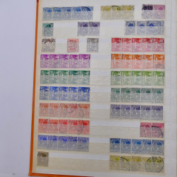 Lot de timbres de Pays-Bas oblitérés en un album.