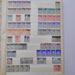 Lot de timbres de Pays-Bas oblitérés en un album.