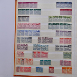 Lot de timbres de Pays-Bas oblitérés en un album.