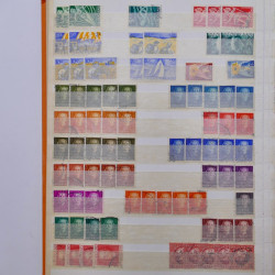 Lot de timbres de Pays-Bas oblitérés en un album.