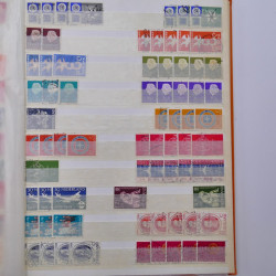 Lot de timbres de Pays-Bas oblitérés en un album.