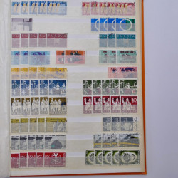 Lot de timbres de Pays-Bas oblitérés en un album.