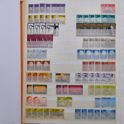Lot de timbres de Pays-Bas oblitérés en un album.