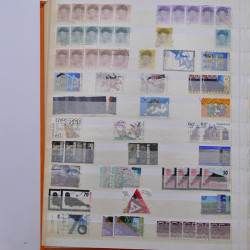 Lot de timbres de Pays-Bas oblitérés en un album.