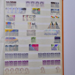 Lot de timbres de Pays-Bas oblitérés en un album.